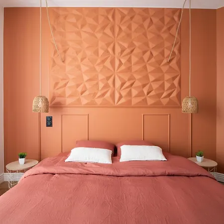 Maison Climatisee Avec Cour - Casa Di Pietra Montluçon
